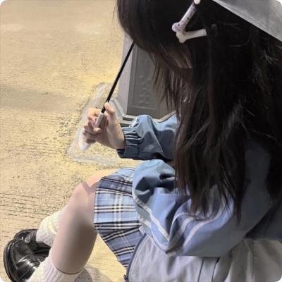 三个摩登女性